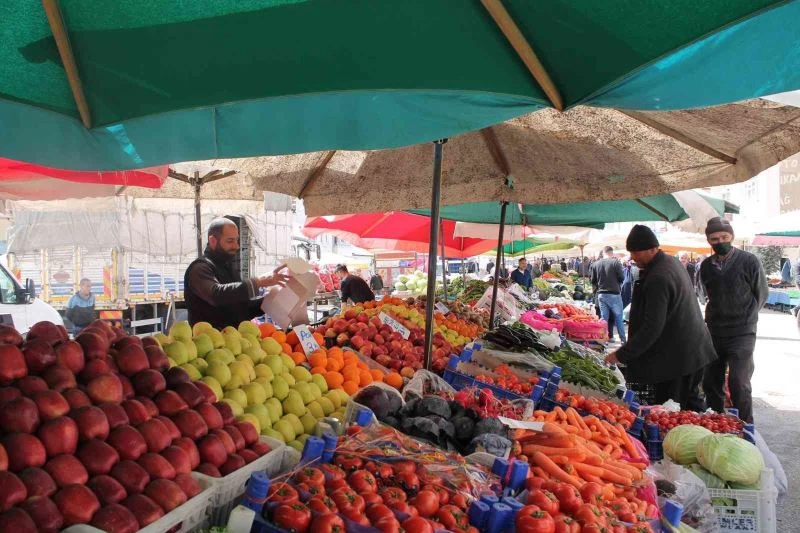 Bayburt’ta pazarın zam şampiyonu domates ve marul oldu
