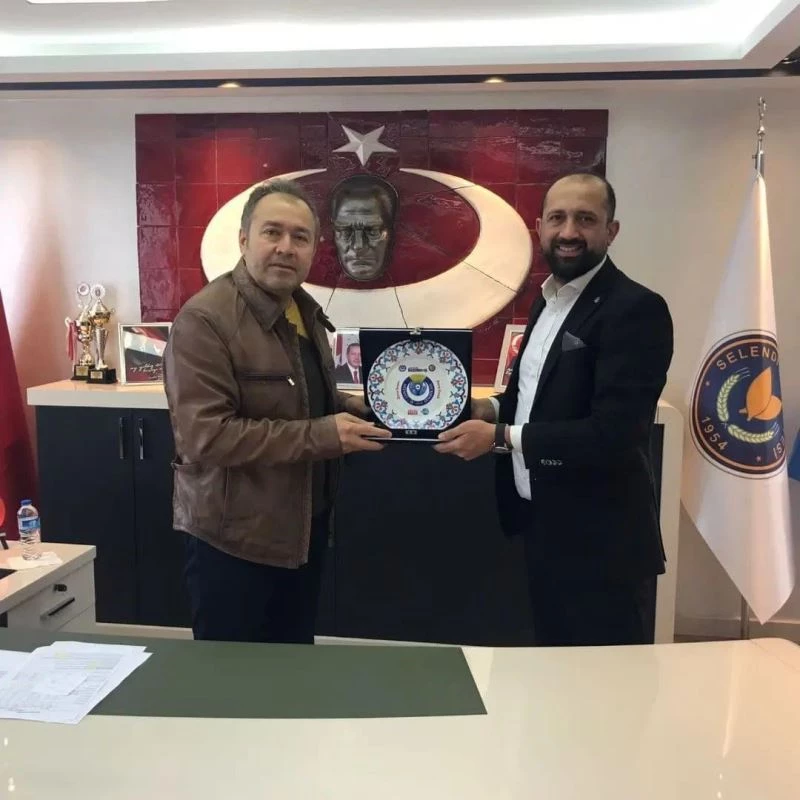 Selendi’de belediye çalışanlarını sevindiren imza
