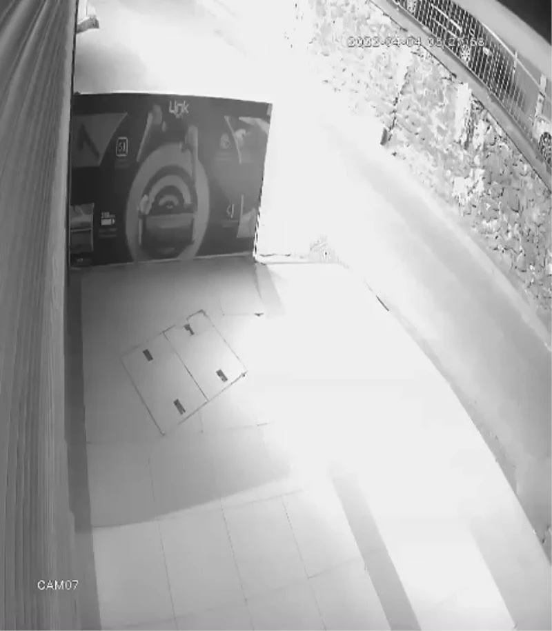 Fatih’te 4 katlı otoparktaki patlama anı kamerada
