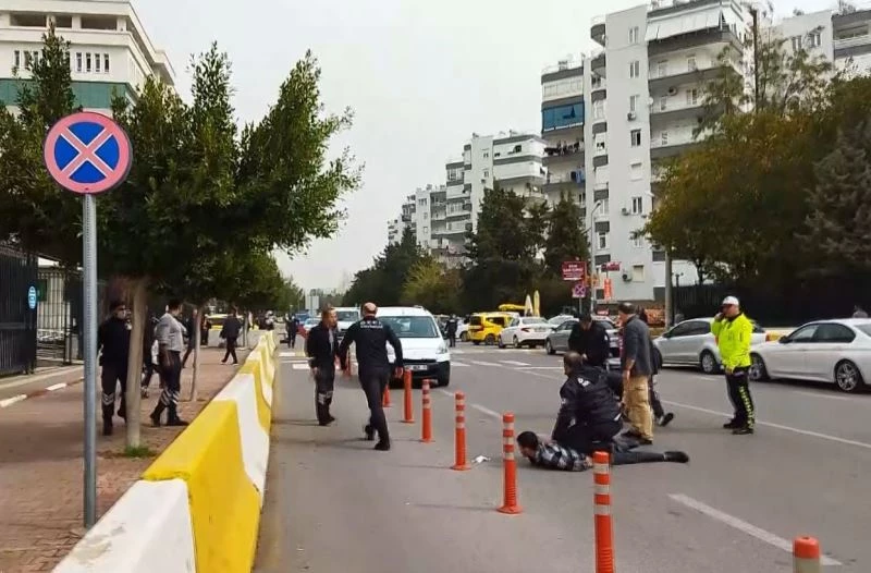 Antalya’da eski enişte tekerlekli sandalyeyle geldiği adliye önünde dehşeti yaşattı
