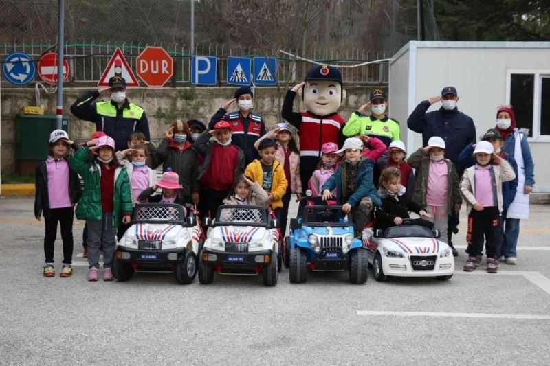 Jandarmanın çocuklara yönelik eğitiminde ilk etap tamamlandı
