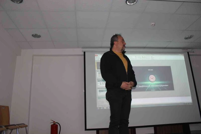 ’Ben Olsaydım’ temalı bağımlılıkla mücadele çalıştayı yapıldı
