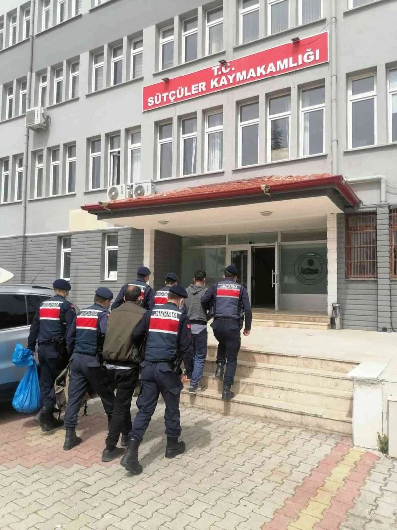 Kabloları keserek eriten 2 kişi suçüstü yakalandı
