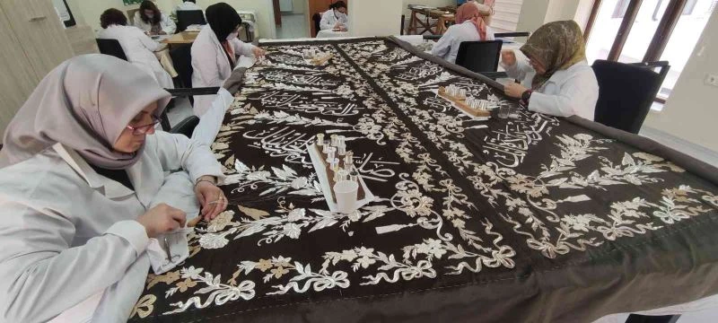 Osmangazi Han’ın türbe örtüsü 2 yıldır ilmek ilmek işleniyor

