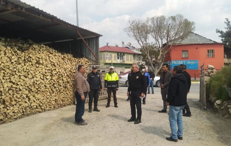 Tarsus Emniyet Müdürü Fil, esnaflarla bir araya geldi

