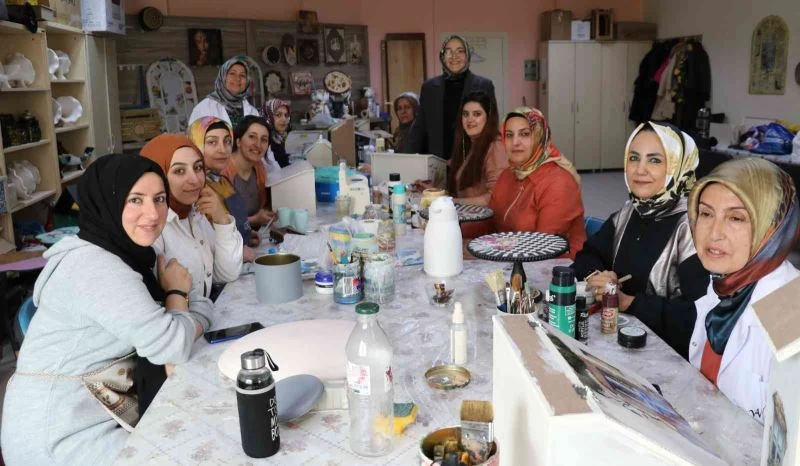 Vanlı kadınlar belediye kursları ile sosyalleşiyor

