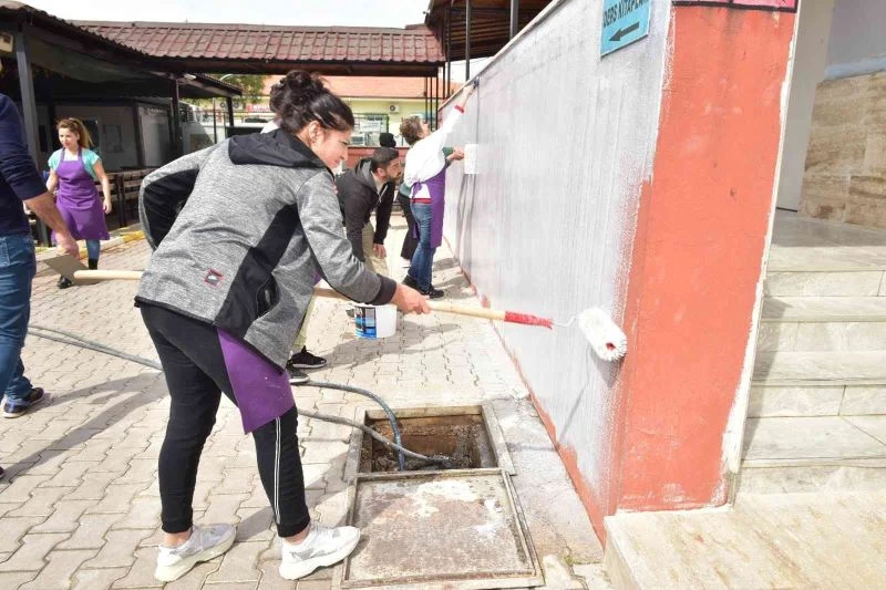 AKMEK’le duvarlara kadın dokunuşu
