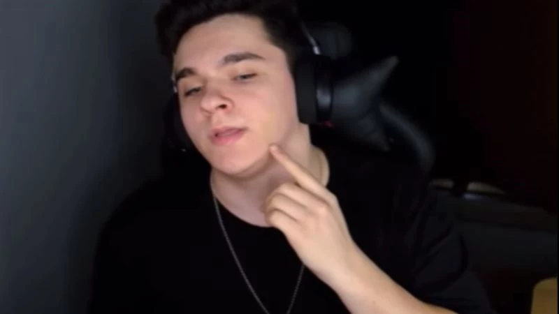 İstanbul’da fenomenlerin partisinde kavga: Masa ve şişeler havada uçuştu
