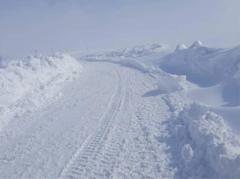 Diyadin’de karla mücadele çalışması devam ediyor
