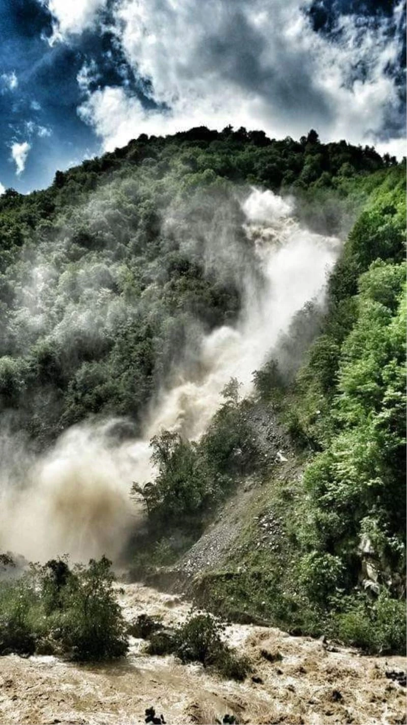 Giresun’daki yapay şelale bu yıl karlar vaktinden önce eriyince erken oluştu
