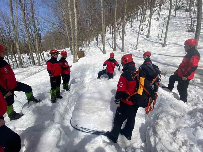 Kocaeli itfaiyesinden zorlu kış tatbikatı
