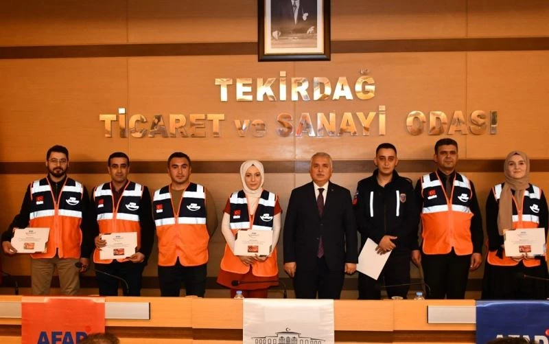 AFAD gönüllüleri sertifika ve kimliklerine kavuştu
