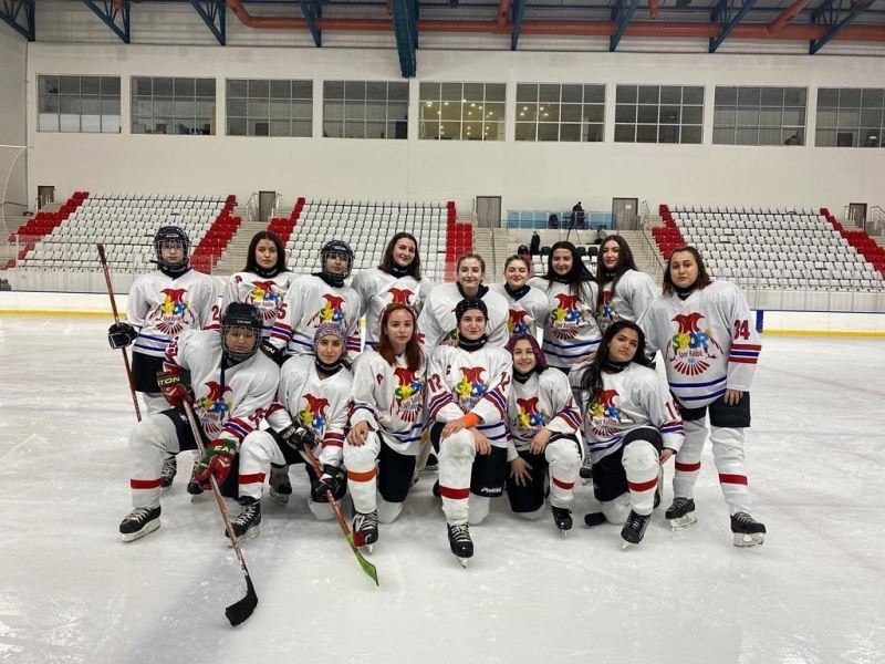 Spor AŞ Buz Hokeyi takımı Ankara’da farklı kazandı
