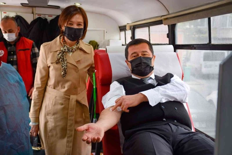 Polis ekipleri kanlarıyla umut oldu
