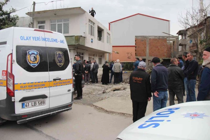 Evinin çatısından düşen şahıs hayatını kaybetti
