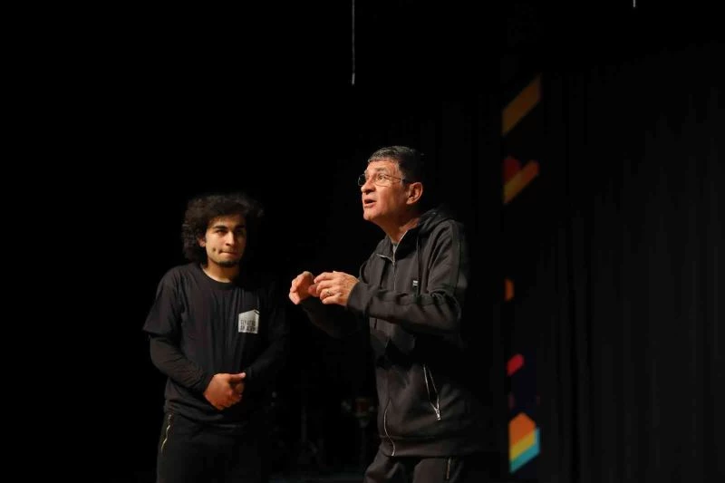 Başakşehirli gençler usta tiyatrocu ile konservatuvar yolunda
