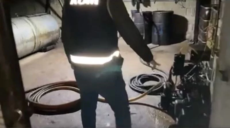 Tır garajından 5 bin litre kaçak akaryakıt çıktı
