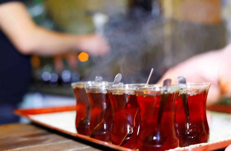 İftardan sahura közde çay keyfi pandemi sonrası devam ediyor
