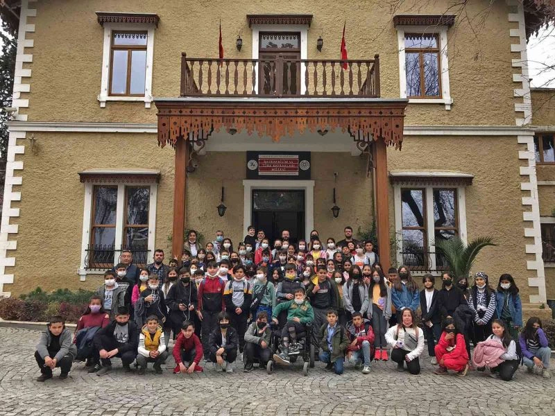 DEÜ Bayrakbilim Müzesine ziyaretçi akını
