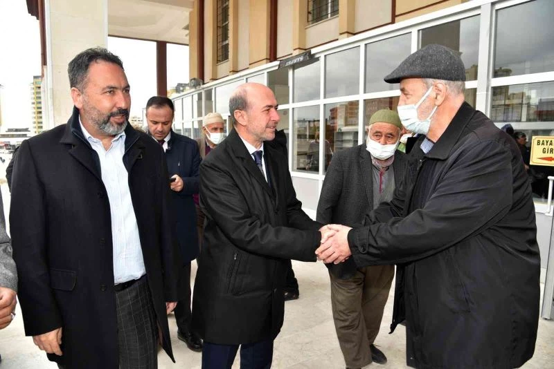 Başkan Pekyatırmacı Ramazan ayının ilk cumasında vatandaşlarla buluştu
