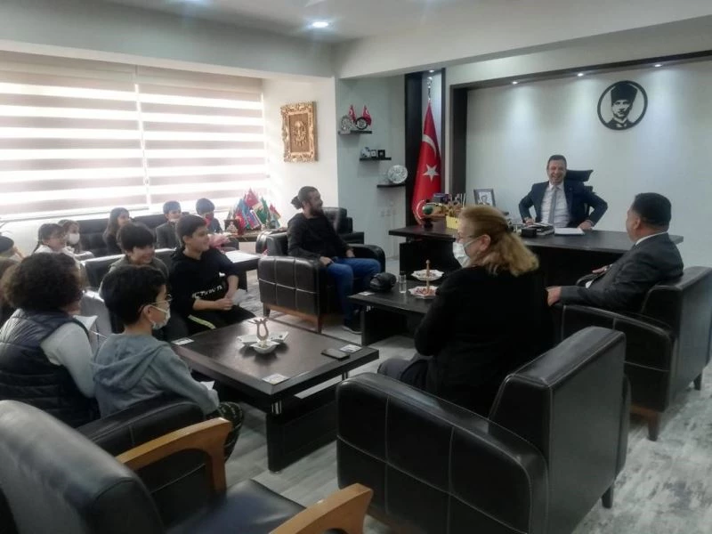 Kaymakam öğretmen, makamı sınıf oldu
