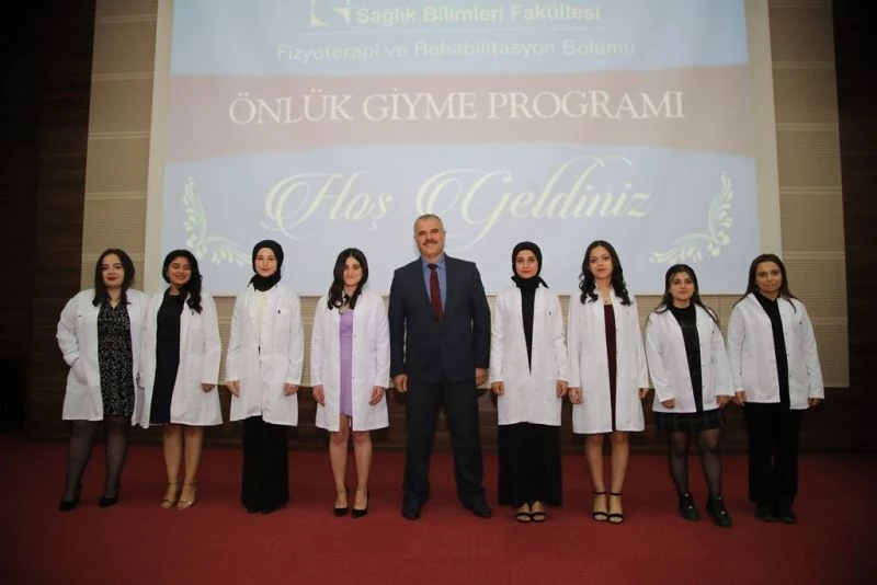 Geleceğin sağlıkçıları törenle önlük giydi
