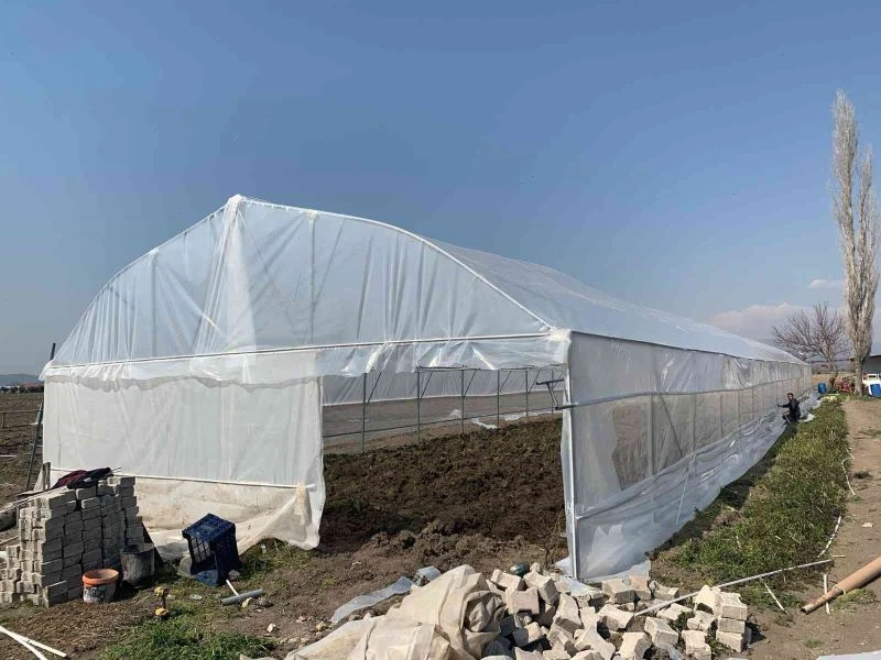 Şiddetli fırtınada zarar gören seralar bakıma alındı
