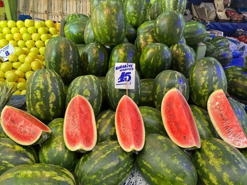 Karpuz kilosu 15 liradan tezgahta
