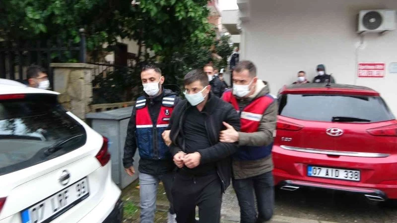 Babanın gözyaşlarıyla yalvarıp teslim olmasını sağladığı şüpheli, ikinci operasyonda yakalanacağını anlayınca intihar etti
