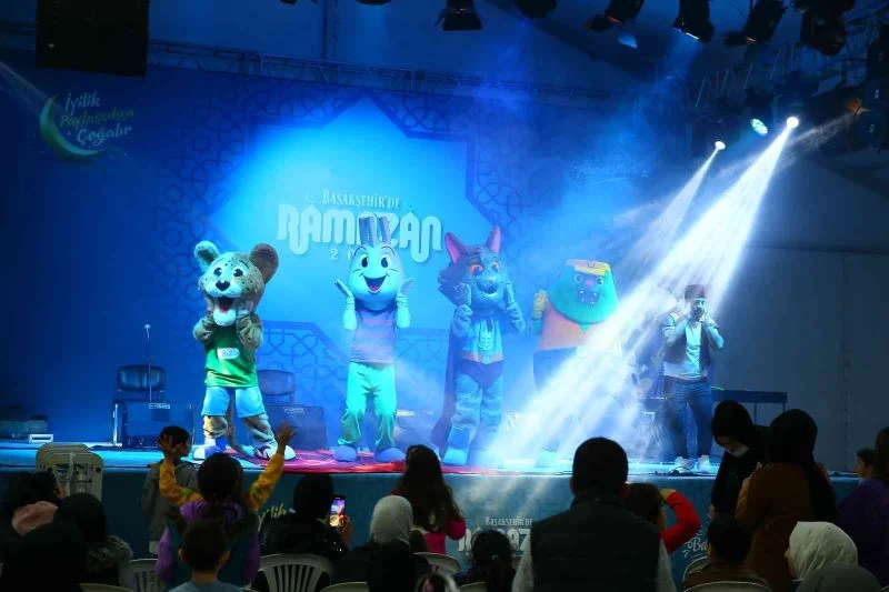 Mehmet Ercan, şiirleriyle Başakşehirlileri mest etti
