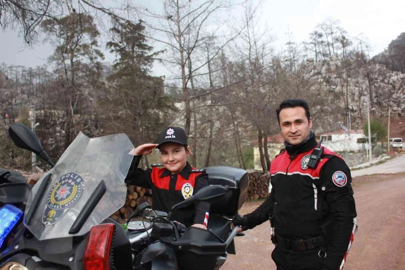 9 yaşındaki Yağmur’un polis olma hayalini gerçekleştirdiler
