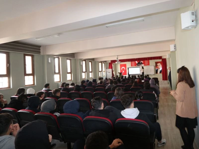 Rize’de öğrenciler ve öğretmenlere ‘Stresle Başa Çıkma Yöntemleri’ eğitimi verildi
