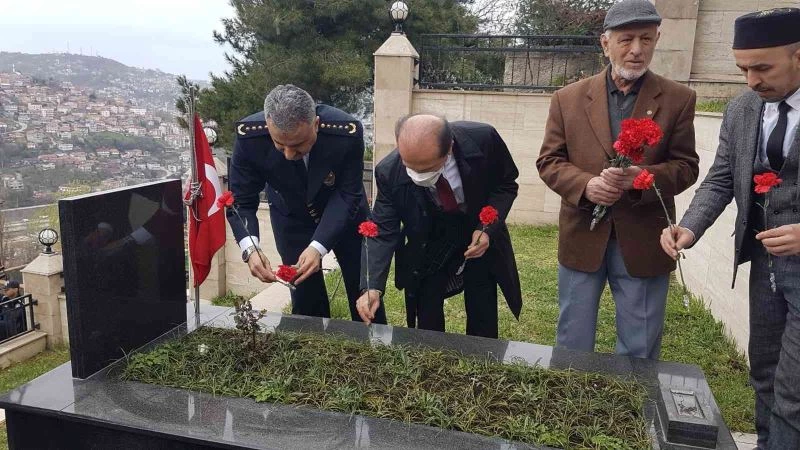 Şehitleri ziyaret edip, dualar ettiler
