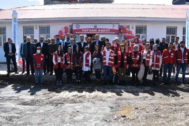 Tatvan’da ihtiyaç sahipleri için aşevi ve butik mağazası açıldı

