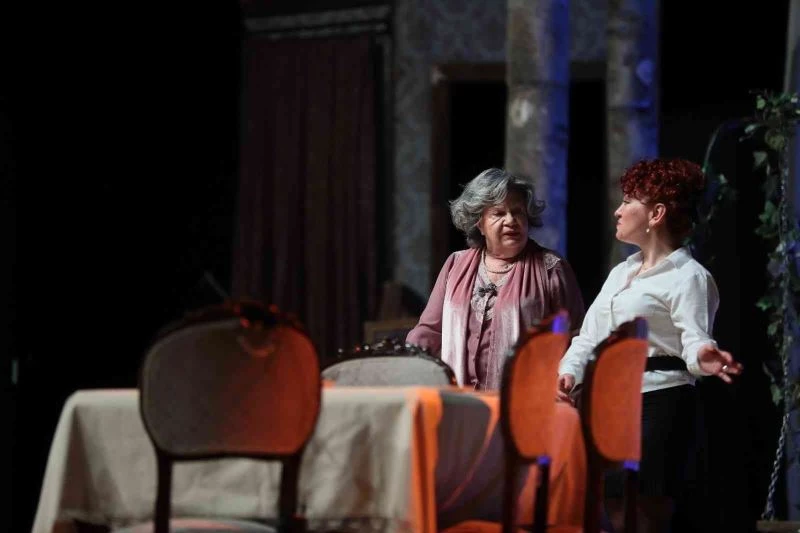 Tiyatronun duayenleri Denizlililerle buluştu
