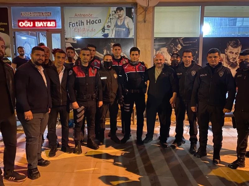 Kavga ihbarına giden polise davul ve klarnet eşliğinde halaylı sürpriz
