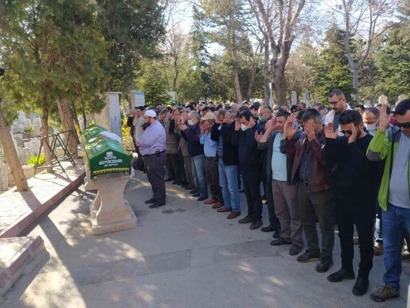 Uzman çavuş tarafından öldürülen doktor Konya’da göz yaşları arasında toprağa verildi