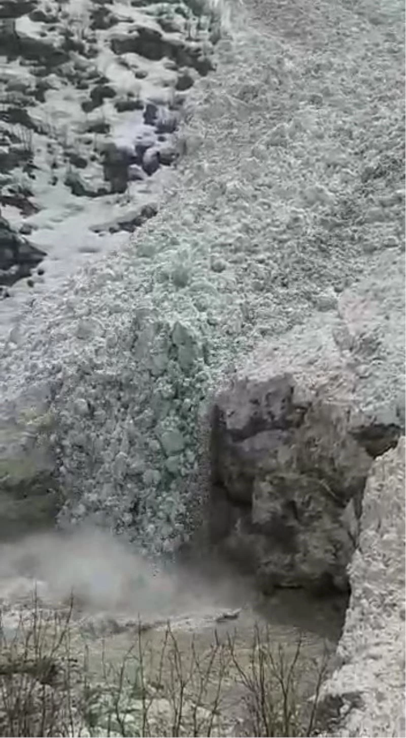 Yüksekova’da çığın inme anı saniye saniye cep telefon kamerasına yansıdı
