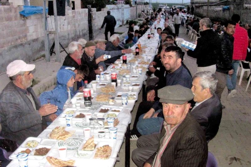 Kaymakamı Sevgili ile Belediye Başkanı Doğru ihtiyaç sahibi ailelerle iftar yaptı
