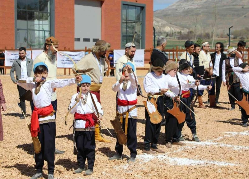 Geleneksel Türk Okçuluğu izleyenlerin nefesini kesti
