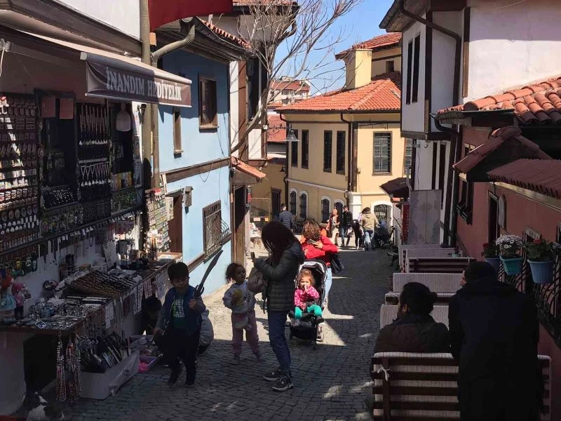 Tarihi bölge eski yoğun günlerine dönmeye başladı
