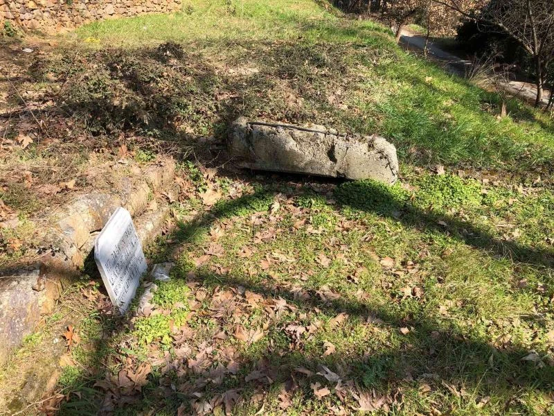 Maltepe’de tarihi tekke harabeye döndü
