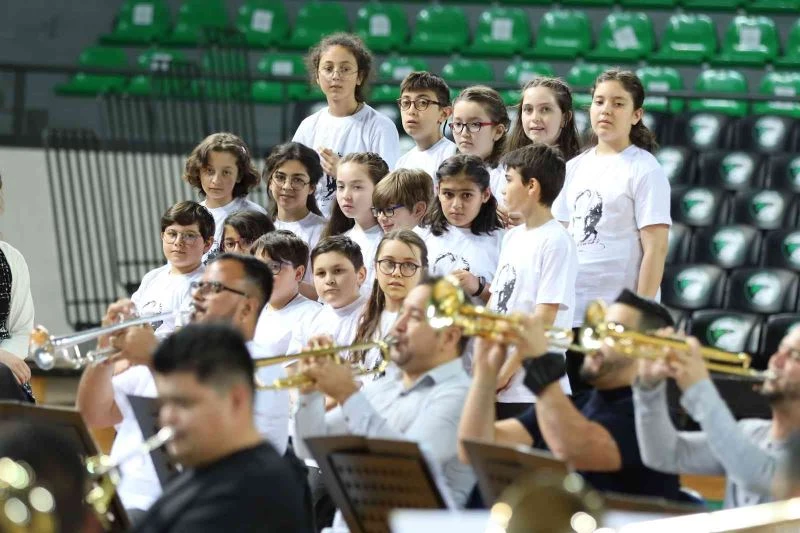 Simon Bolivar Senfoni Orkestrası öğrencilerle buluştu
