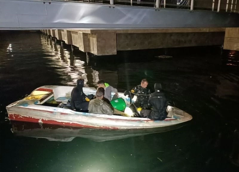 Kaçak midye avcılarına suçüstü baskın
