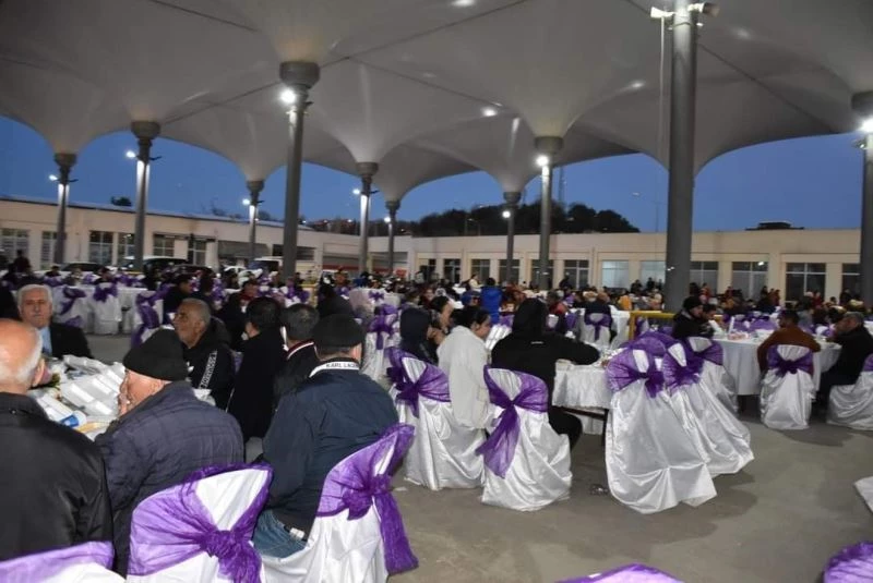 İpsala’da roman vatandaşlara bin kişilik iftar yemeği
