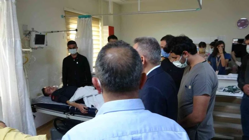 Adana Valisi Elban, kazada yaralanan askerleri ziyaret etti
