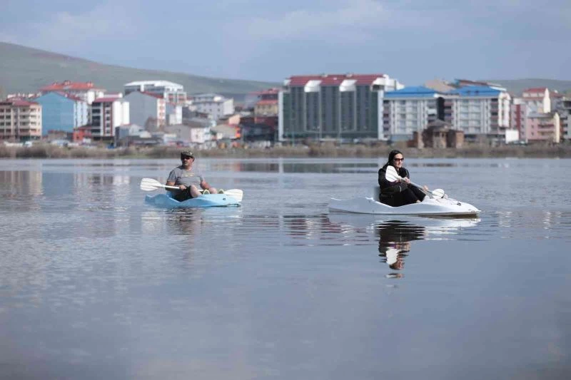 Sular altında kalan ovada 