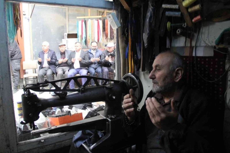 Esnaflar asırlık ’arefe duası’nda buluştu
