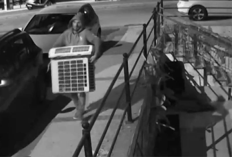 Rahat tavırlarıyla pes dedirten hırsız çaldığı malları sattığı yere ikinci kez gidince yakalandı
