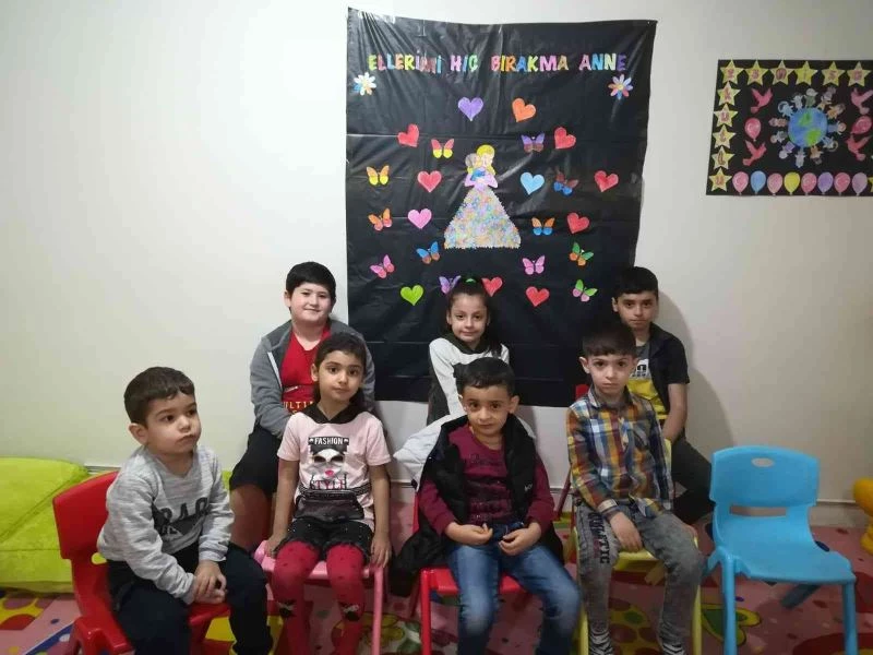 Bağlar Belediyesi eğitim merkezindeki çocuklar yeteneklerini sergiledi
